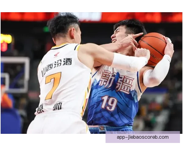 广东与新疆强强对决 CBA季后赛激战正酣 谁能晋级四强争锋决胜