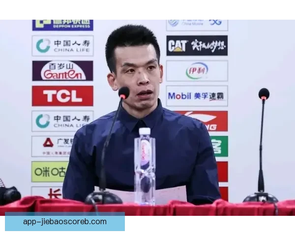 CBA篮球赛事精彩直播全程跟踪分析助你实时掌握比赛动态